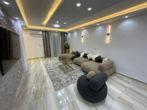 Immaculate 2 Bedroom Apartment - Couples & Family